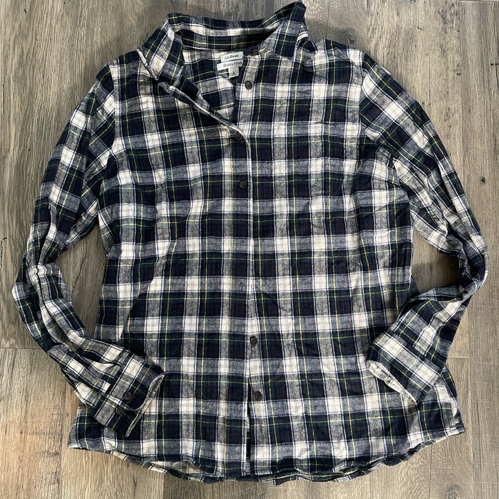 LL Bean Plaid Button-Down Shirt in Navy & White - Women’s Slightly Fitted